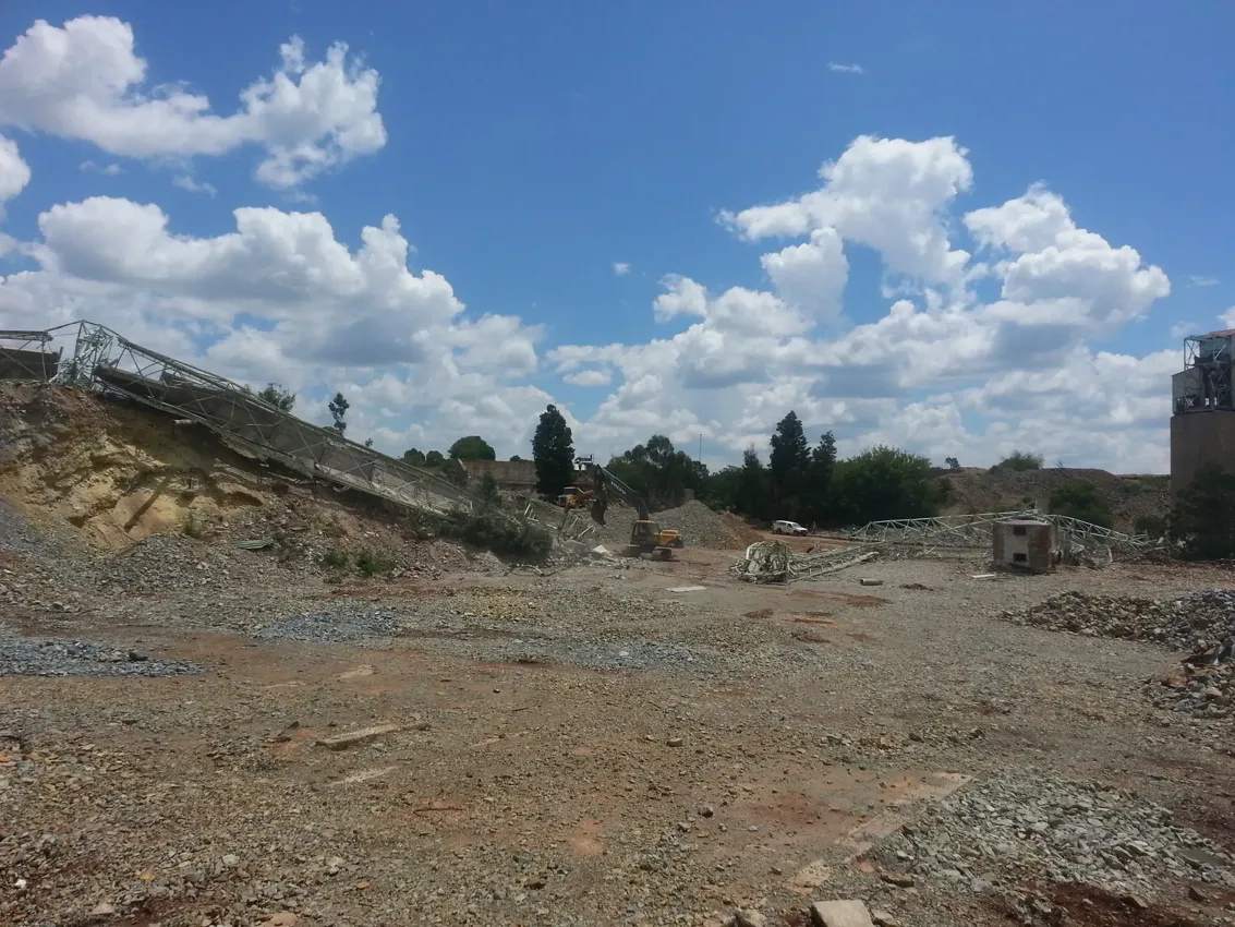 Image of controled-demolition-of-conveyor-structure-2.webp