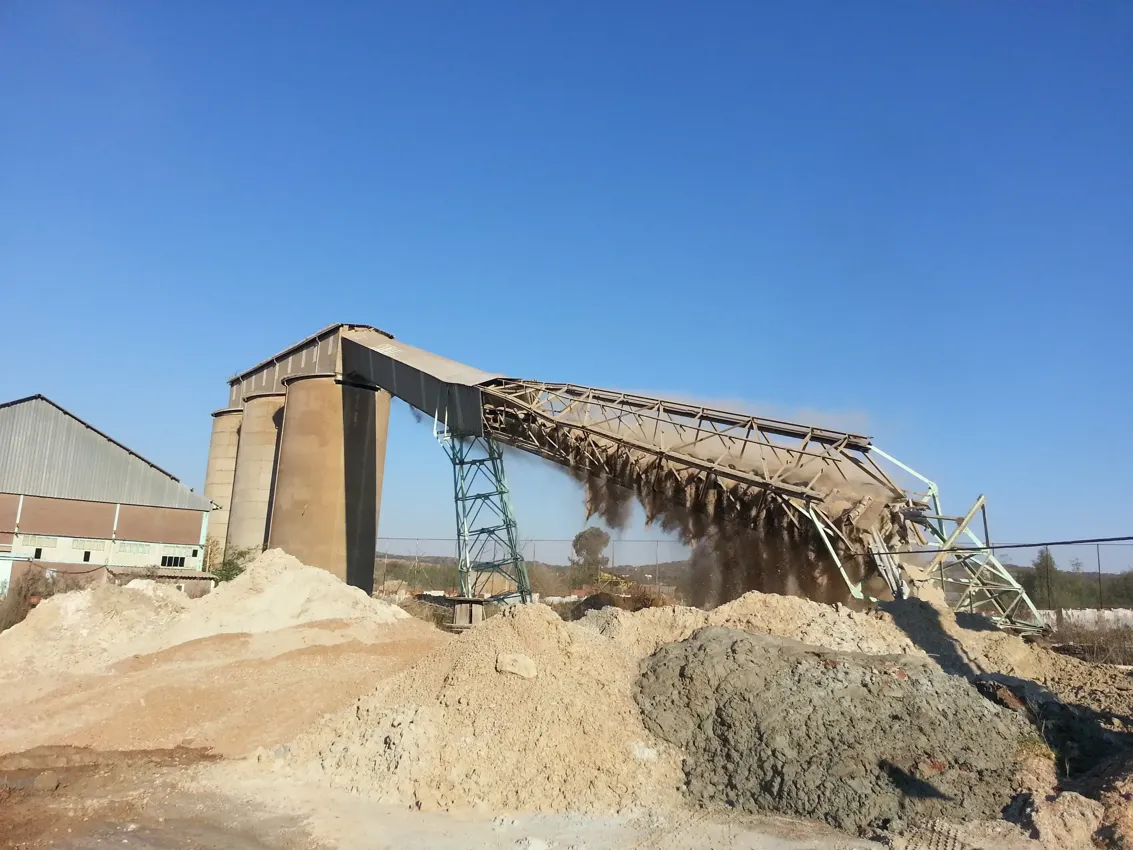 Image of demolition-of-conveyor-structure-and-concrete-silo-2.webp