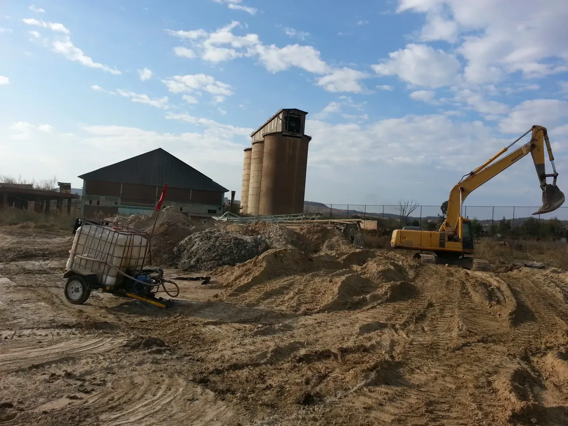 Image of demolition-of-conveyor-structure-and-concrete-silo-3.webp