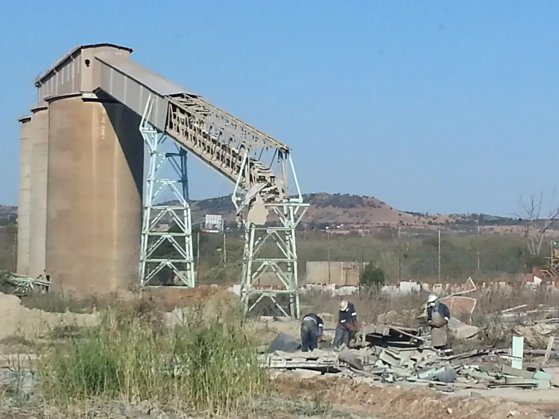 Image of demolition-of-conveyor-structure-and-concrete-silos-1.webp